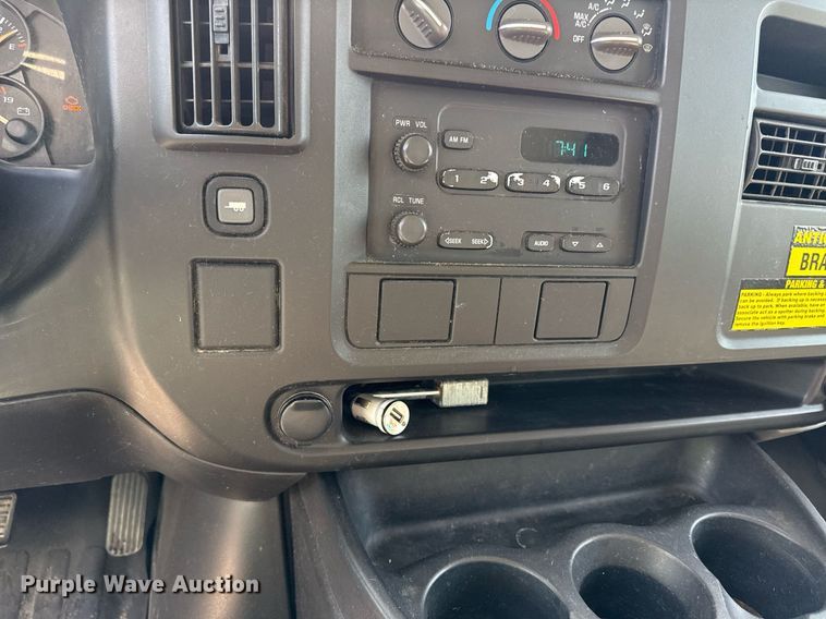 image for item ED4380 2005 Chevrolet Express 3500 box truck