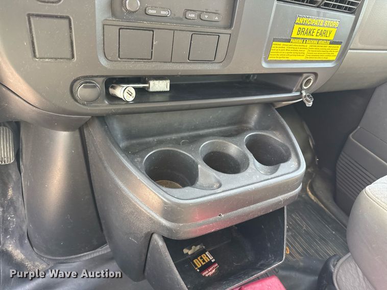 image for item ED4380 2005 Chevrolet Express 3500 box truck