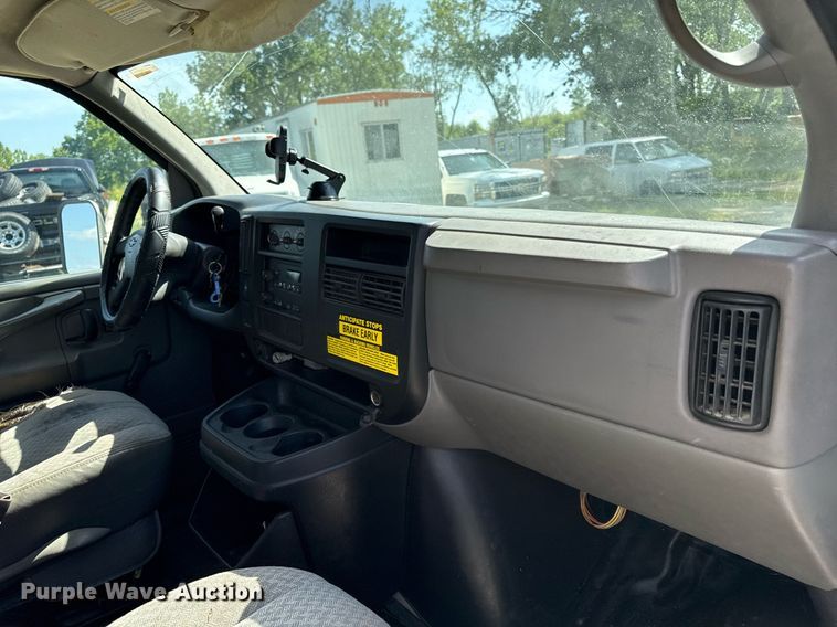 image for item ED4380 2005 Chevrolet Express 3500 box truck