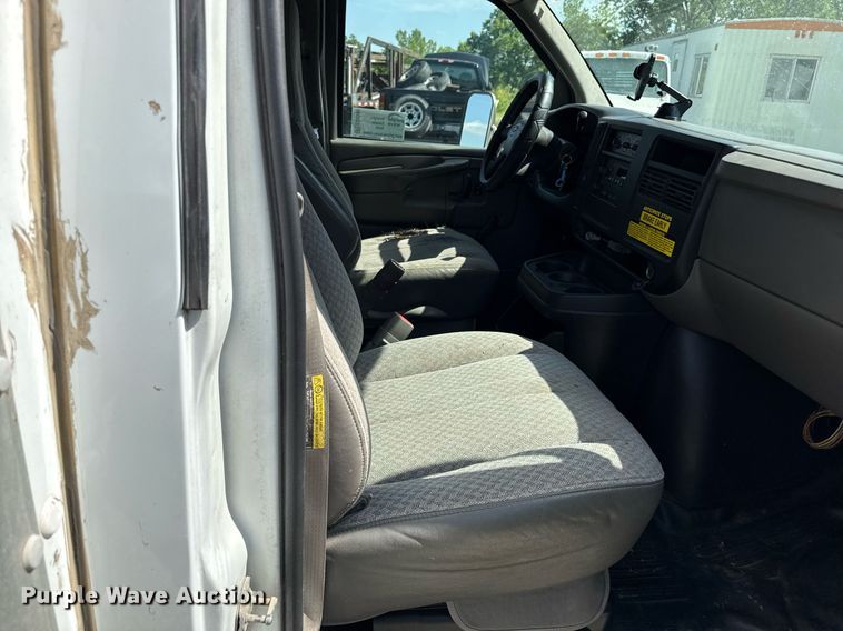 image for item ED4380 2005 Chevrolet Express 3500 box truck