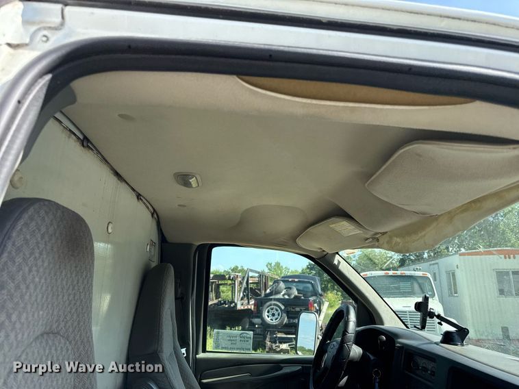 image for item ED4380 2005 Chevrolet Express 3500 box truck