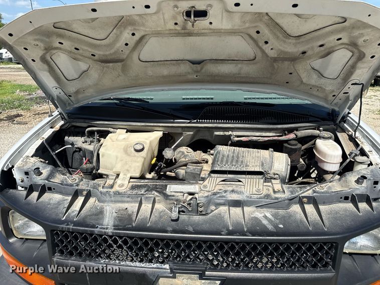 image for item ED4380 2005 Chevrolet Express 3500 box truck
