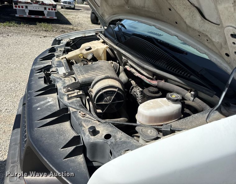 image for item ED4380 2005 Chevrolet Express 3500 box truck