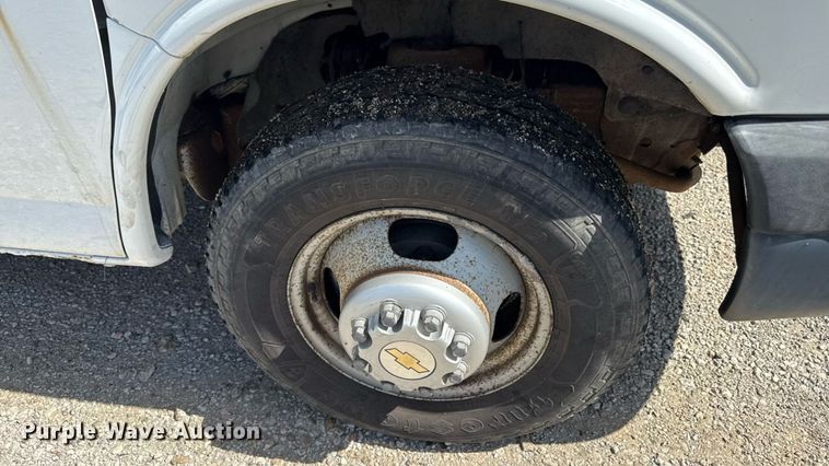 image for item ED4380 2005 Chevrolet Express 3500 box truck