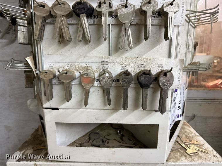 image for item ED4392 Key cutting machine 