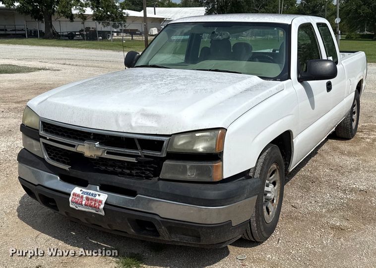 image for item ED4448 2007 Chevrolet Silverado 1500 Ext. Cab pickup truck