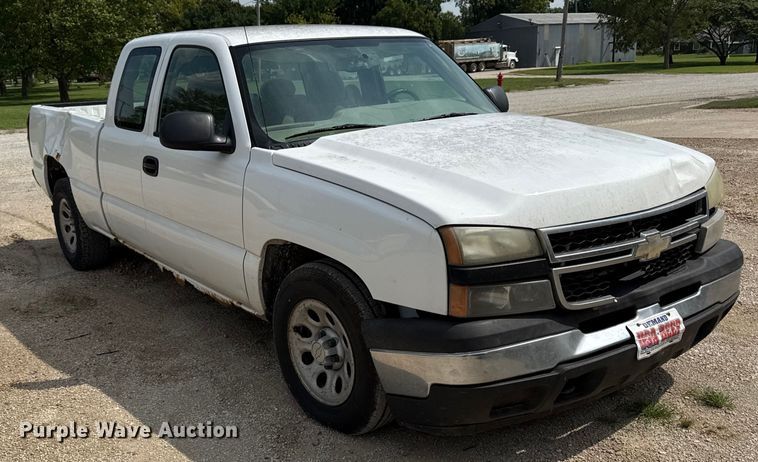 image for item ED4448 2007 Chevrolet Silverado 1500 Ext. Cab pickup truck