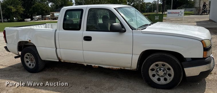 image for item ED4448 2007 Chevrolet Silverado 1500 Ext. Cab pickup truck