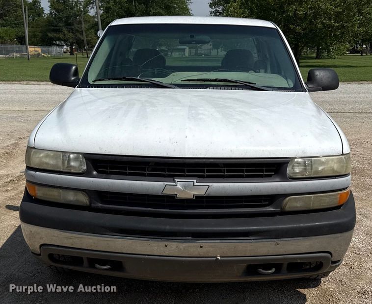 image for item ED4450 2002 Chevrolet Silverado Ext. Cab pickup truck