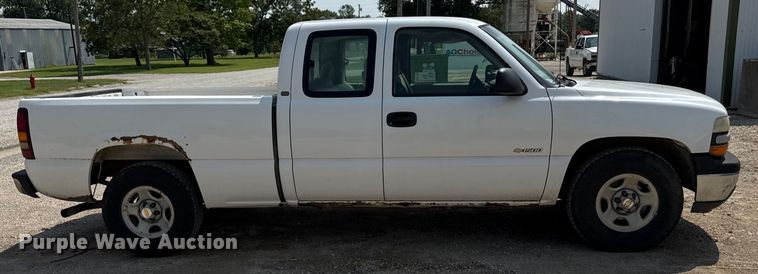 image for item ED4450 2002 Chevrolet Silverado Ext. Cab pickup truck