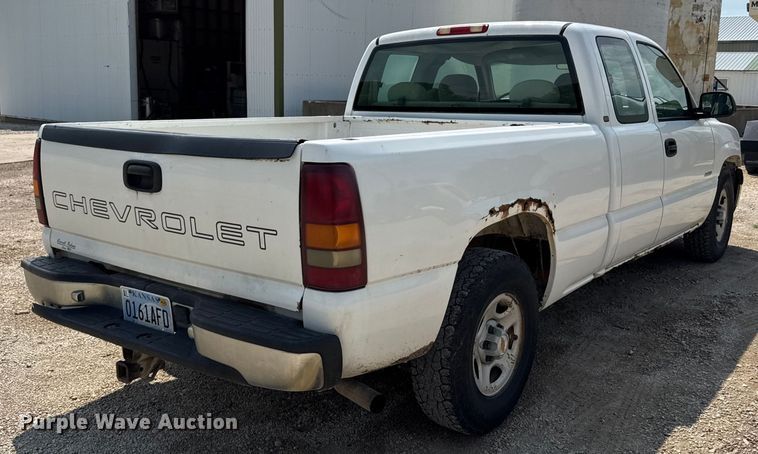 image for item ED4450 2002 Chevrolet Silverado Ext. Cab pickup truck