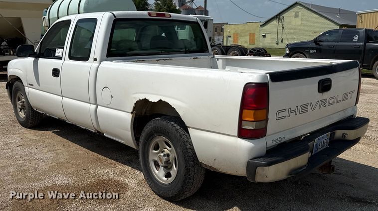 image for item ED4450 2002 Chevrolet Silverado Ext. Cab pickup truck