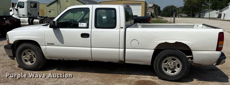 image for item ED4450 2002 Chevrolet Silverado Ext. Cab pickup truck