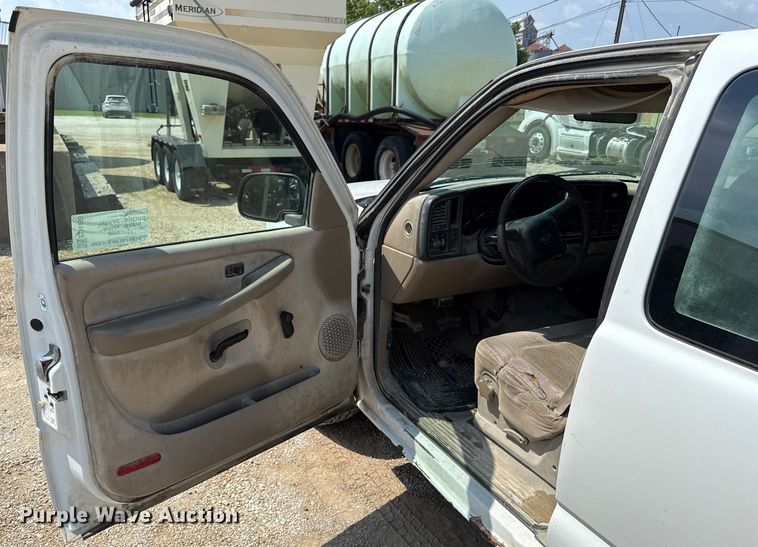 image for item ED4450 2002 Chevrolet Silverado Ext. Cab pickup truck