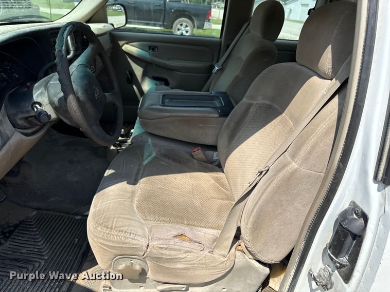 image for item ED4450 2002 Chevrolet Silverado Ext. Cab pickup truck