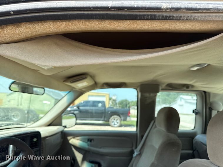 image for item ED4450 2002 Chevrolet Silverado Ext. Cab pickup truck