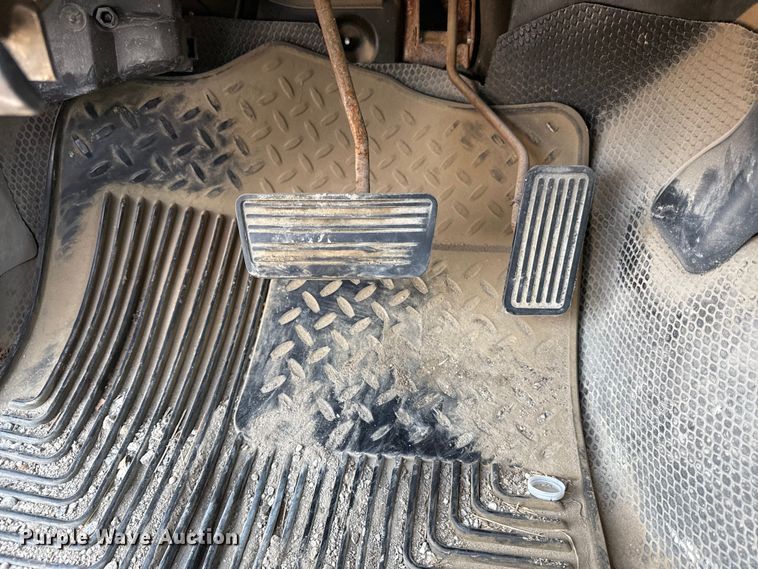 image for item ED4450 2002 Chevrolet Silverado Ext. Cab pickup truck