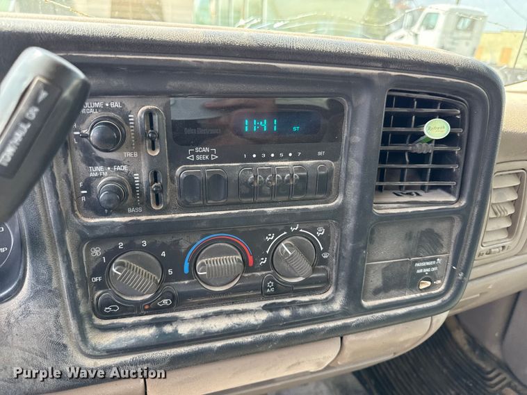 image for item ED4450 2002 Chevrolet Silverado Ext. Cab pickup truck