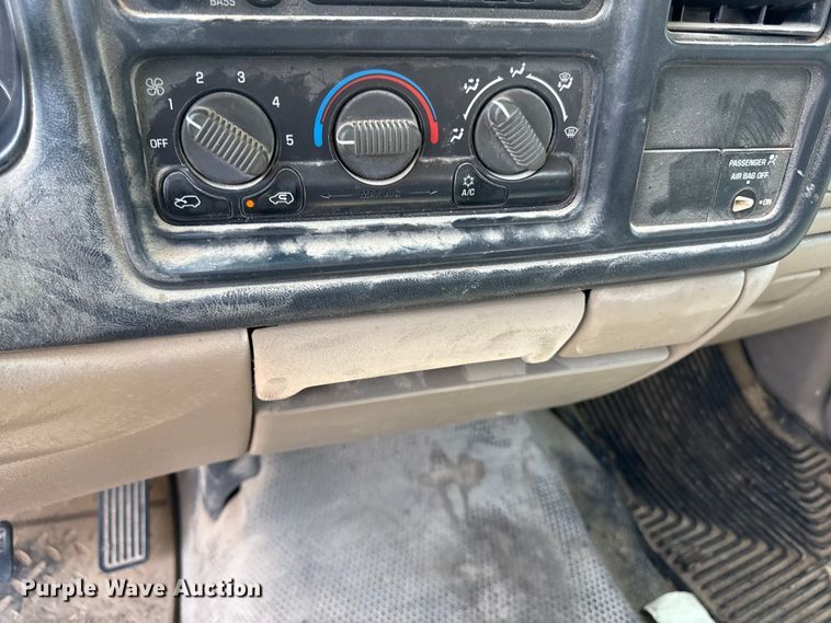 image for item ED4450 2002 Chevrolet Silverado Ext. Cab pickup truck