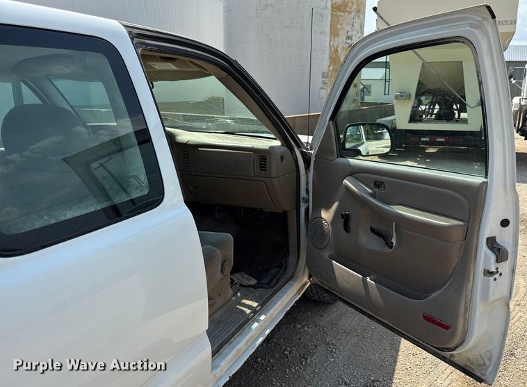 image for item ED4450 2002 Chevrolet Silverado Ext. Cab pickup truck