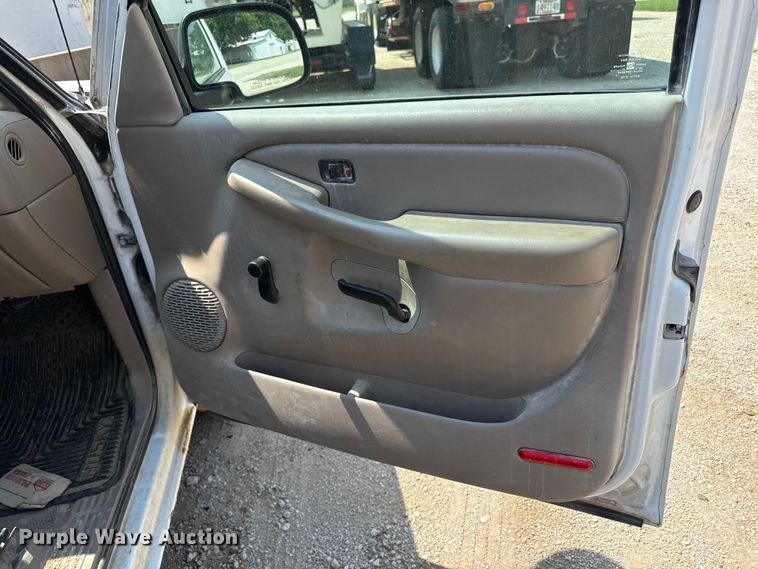 image for item ED4450 2002 Chevrolet Silverado Ext. Cab pickup truck