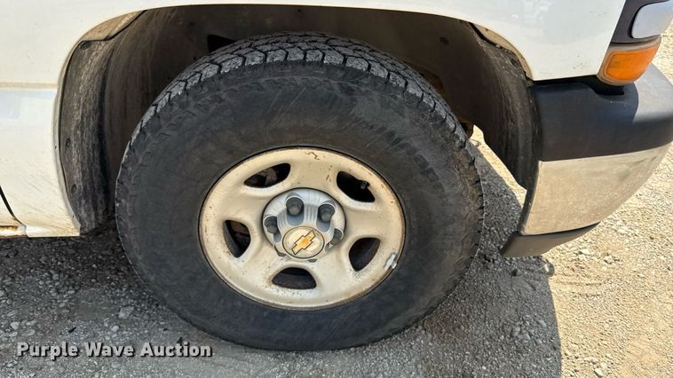 image for item ED4450 2002 Chevrolet Silverado Ext. Cab pickup truck