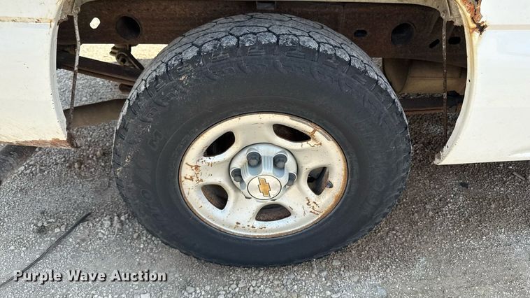 image for item ED4450 2002 Chevrolet Silverado Ext. Cab pickup truck