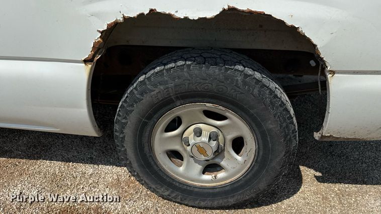 image for item ED4450 2002 Chevrolet Silverado Ext. Cab pickup truck
