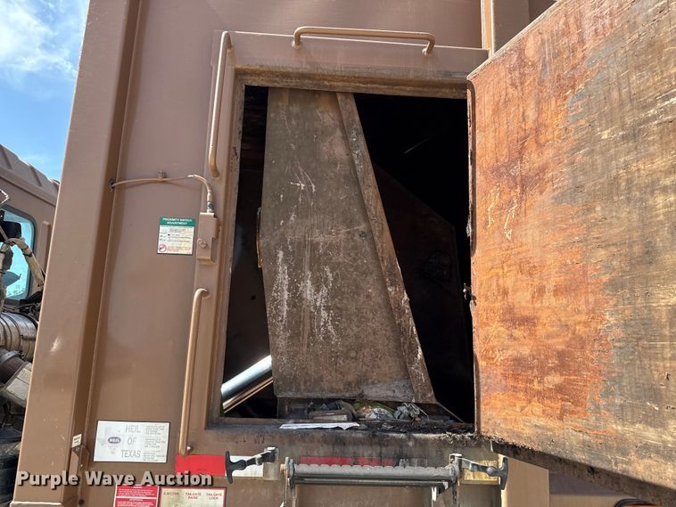 image for item ED5802 2016 Autocar refuse truck