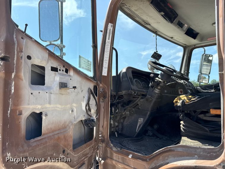 image for item ED5802 2016 Autocar refuse truck