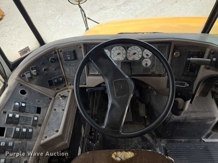 image for item EF1802 2003 International 3000 school bus