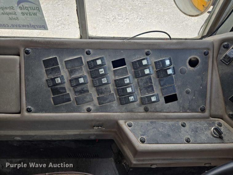 image for item EF1802 2003 International 3000 school bus