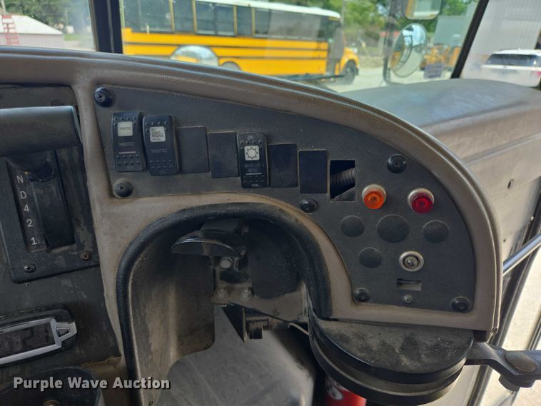 image for item EF1802 2003 International 3000 school bus
