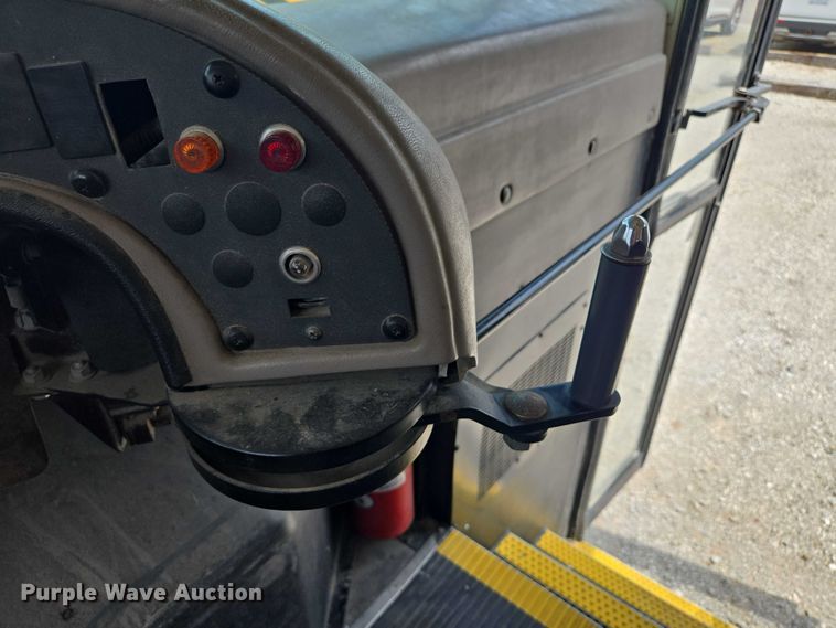 image for item EF1802 2003 International 3000 school bus