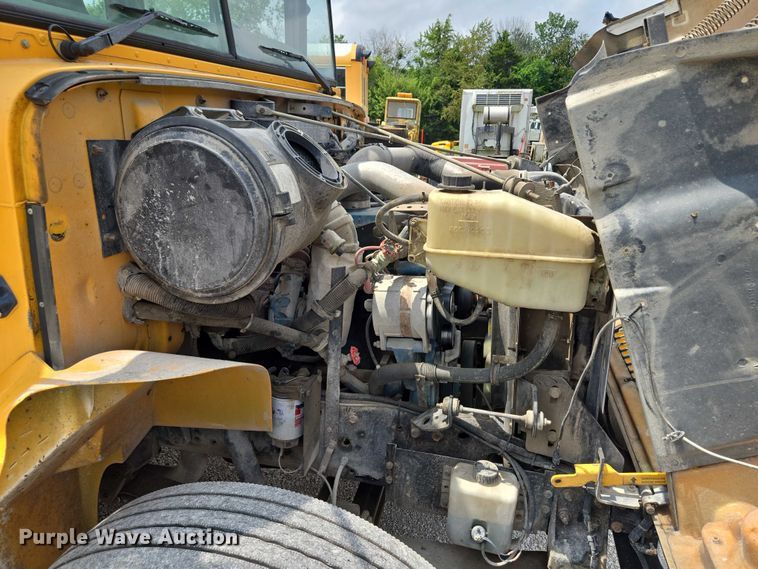 image for item EF1802 2003 International 3000 school bus