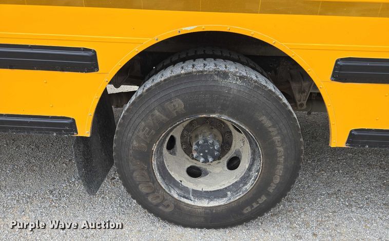 image for item EF1802 2003 International 3000 school bus