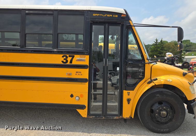 image for item EF1803 2007 Thomas Built B2 school bus