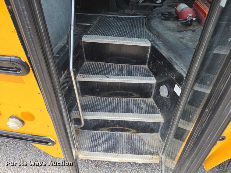 image for item EF1803 2007 Thomas Built B2 school bus