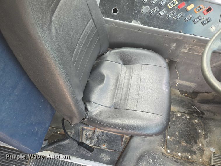 image for item EF1803 2007 Thomas Built B2 school bus