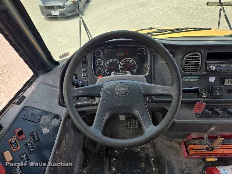 image for item EF1803 2007 Thomas Built B2 school bus