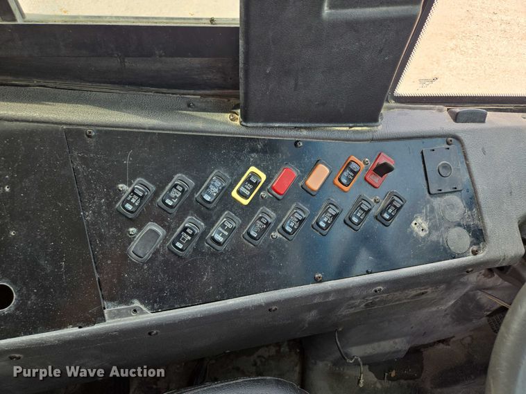 image for item EF1803 2007 Thomas Built B2 school bus