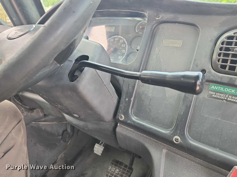 image for item EF1803 2007 Thomas Built B2 school bus