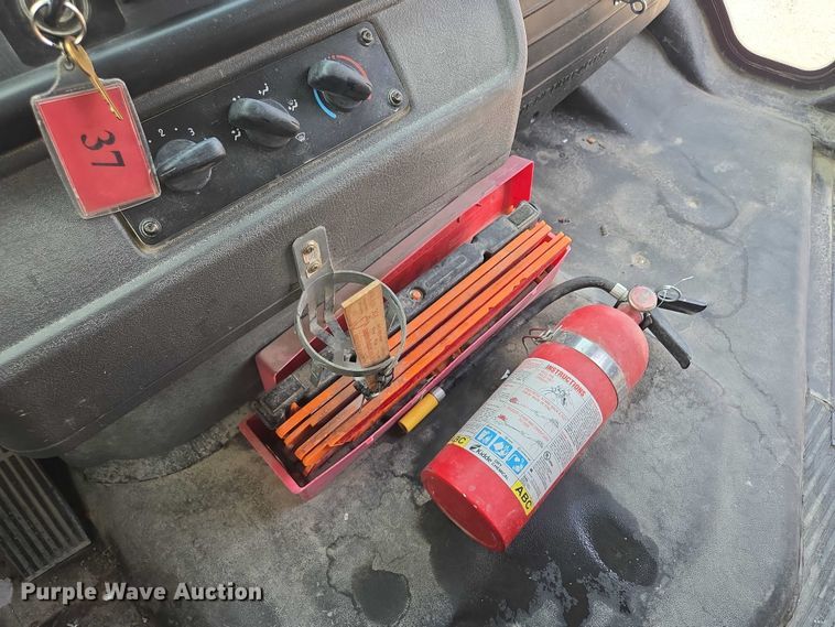 image for item EF1803 2007 Thomas Built B2 school bus