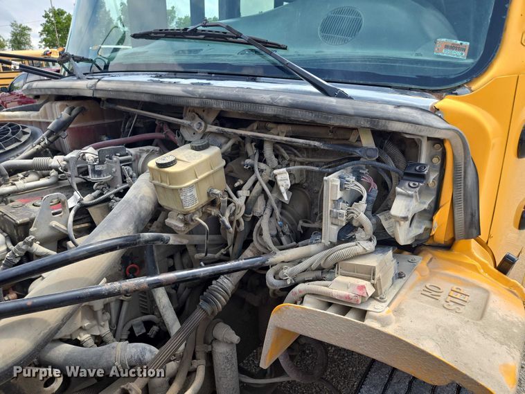 image for item EF1803 2007 Thomas Built B2 school bus