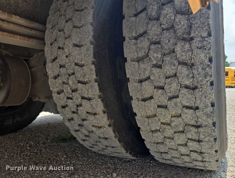 image for item EF1803 2007 Thomas Built B2 school bus