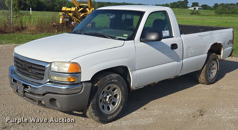 image for item EF1804 2007 GMC Sierra 1500 SL  pickup truck