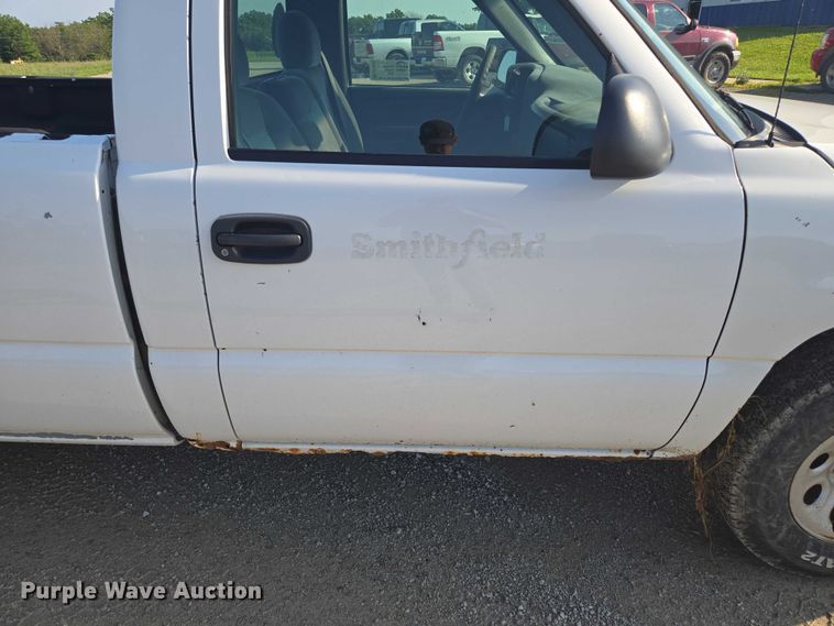 image for item EF1804 2007 GMC Sierra 1500 SL  pickup truck