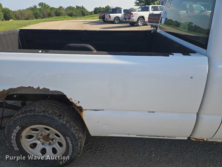 image for item EF1804 2007 GMC Sierra 1500 SL  pickup truck