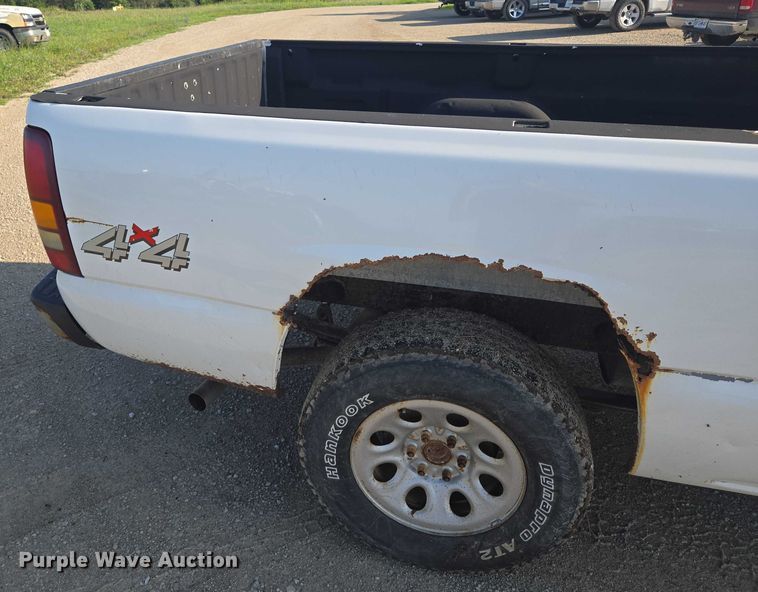 image for item EF1804 2007 GMC Sierra 1500 SL  pickup truck