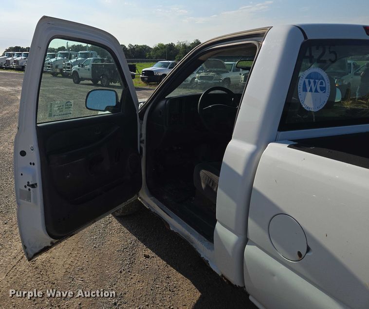 image for item EF1804 2007 GMC Sierra 1500 SL  pickup truck